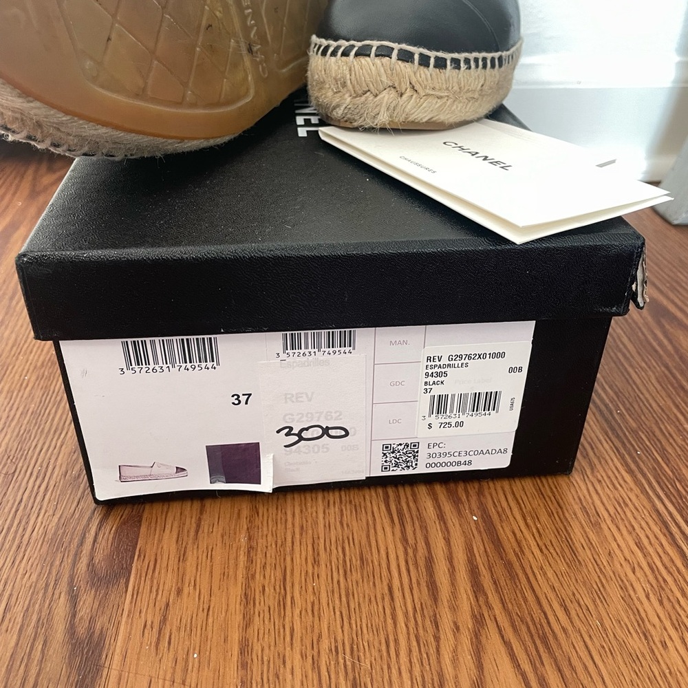 Chanel Black Leather Espadrilles with Iconic CC Logo - Picture 4 of 5